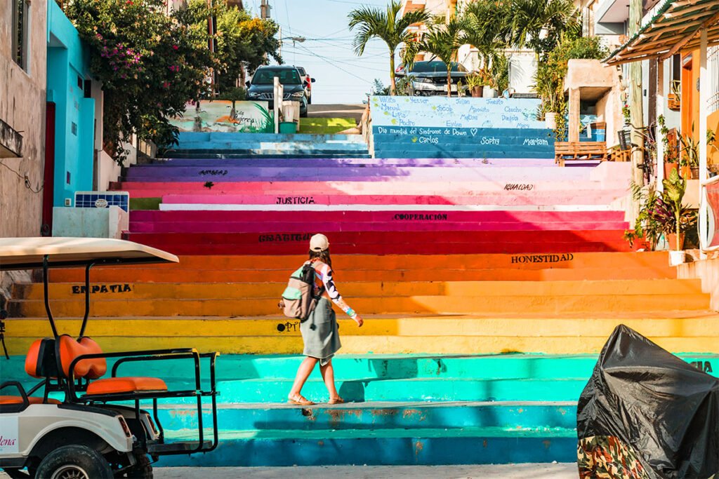 Kolorowe domy i murale na Isla Mujeres przyciągają fanów street artu