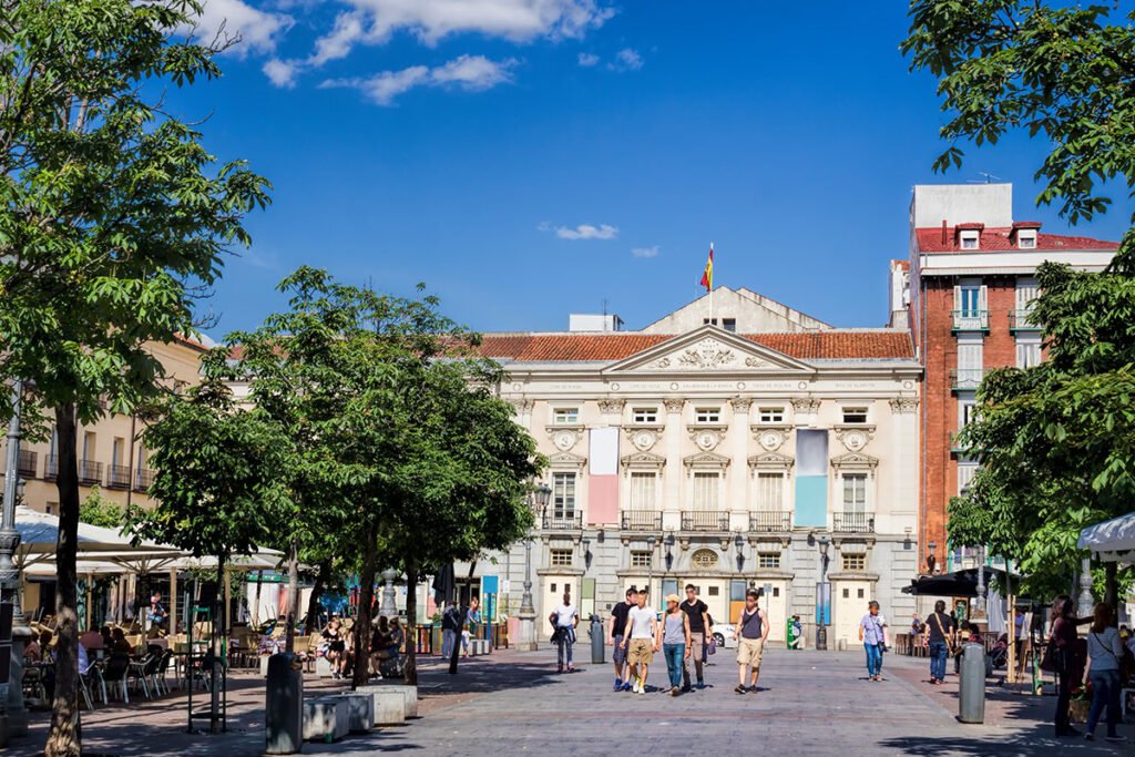 Kiedyś na Plaza de Santa Ana często można było spotkać Ernesta Hemingwaya