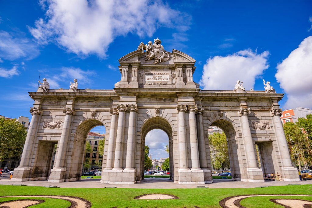 Puerta de Alcalá wskazywała kiedyś drogę do miasta Alcalá de henares