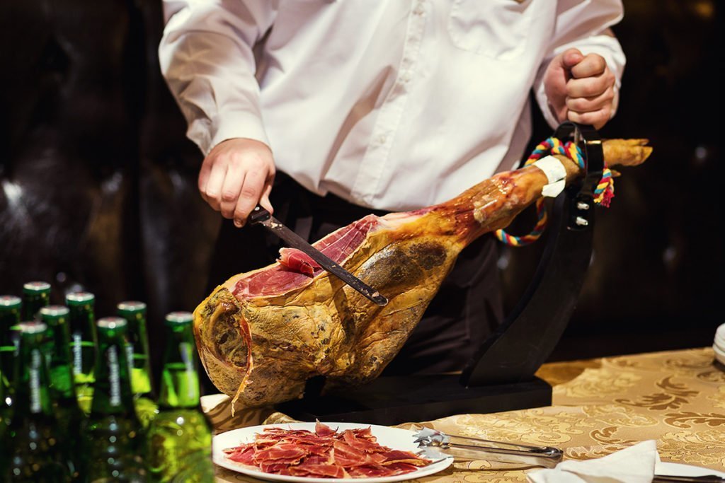 Krajacz szynki to w Hiszpanii ceniony zawód.