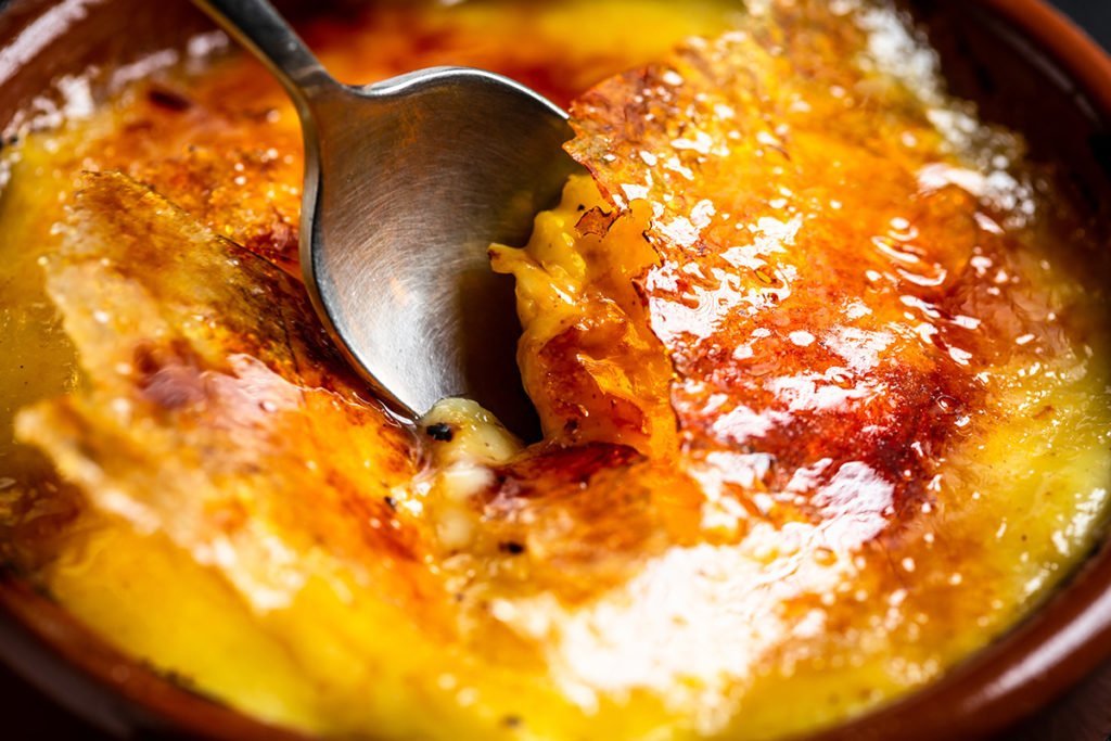 Crema catalana - tradycyjny deser kataloński