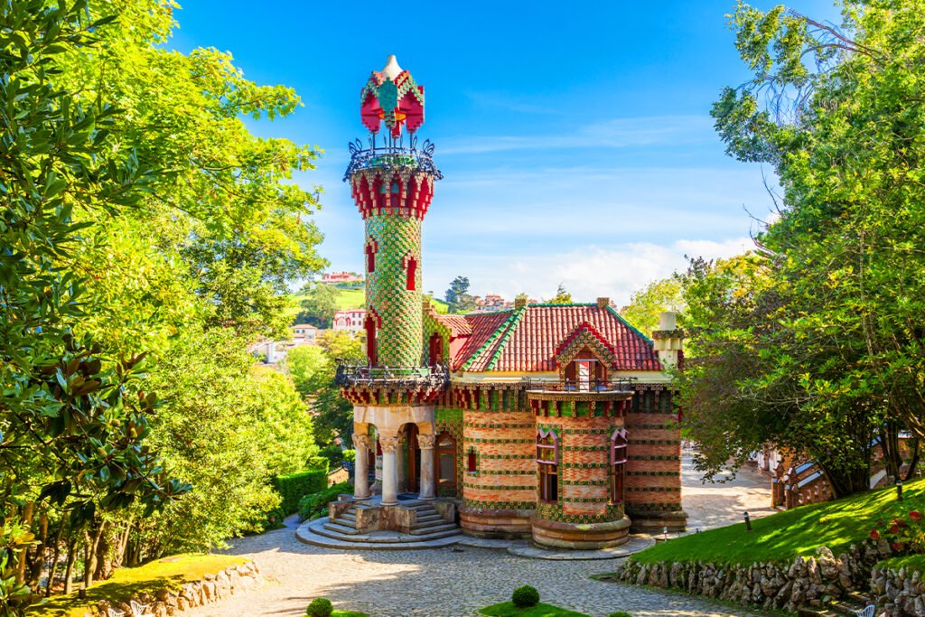 El Capricho de Gaudi - więcej niż architektoniczny kaprys