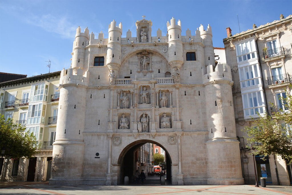 Łuk triumfalny Arco de Santa María w Burgos.