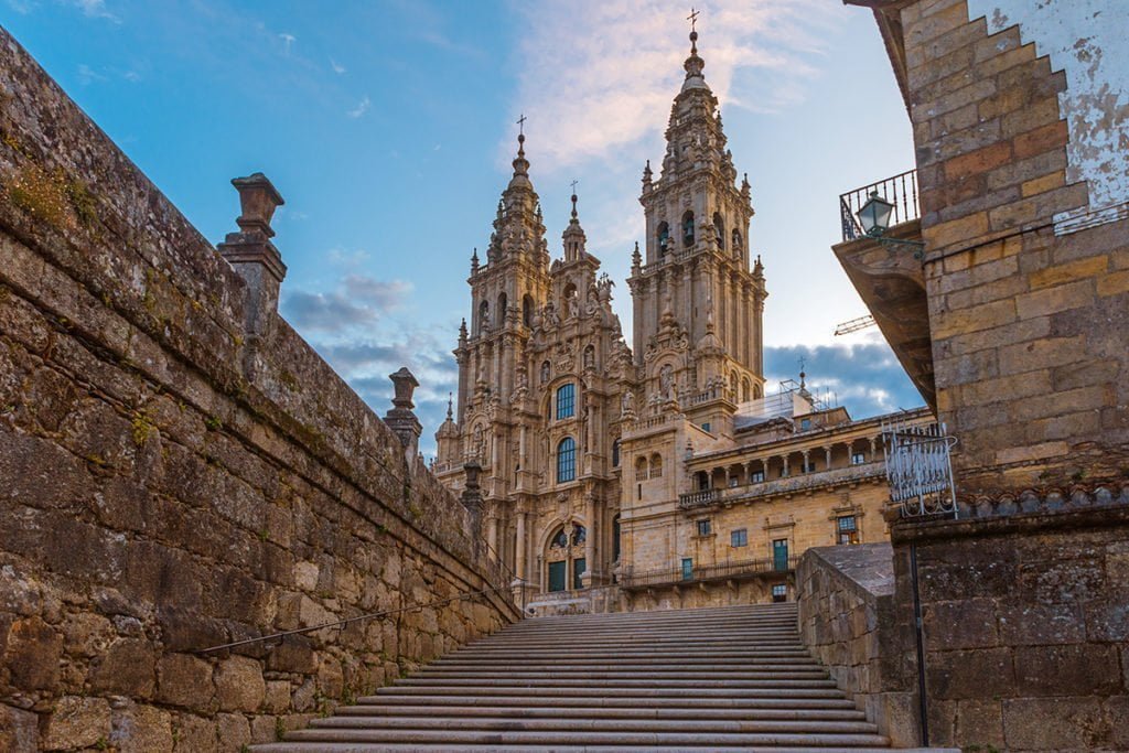 Katedra w Santiago de Compostela to główny cel pielgrzymów zmierzających Szlakiem św. Jakuba