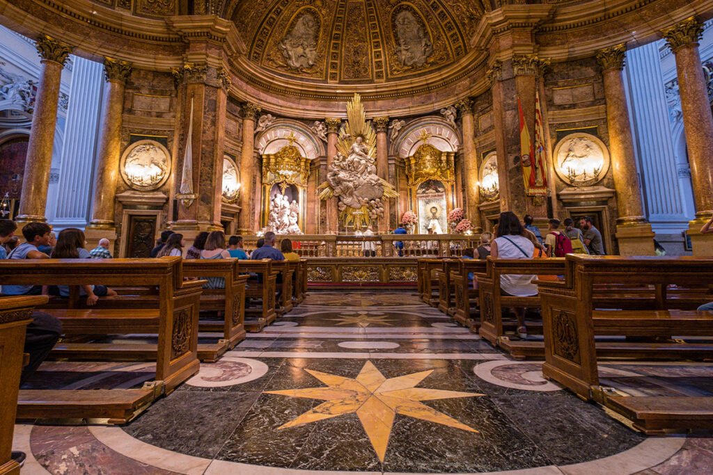 Wnętrze bazyliki Nuestra Señora del Pilar, Saragossa