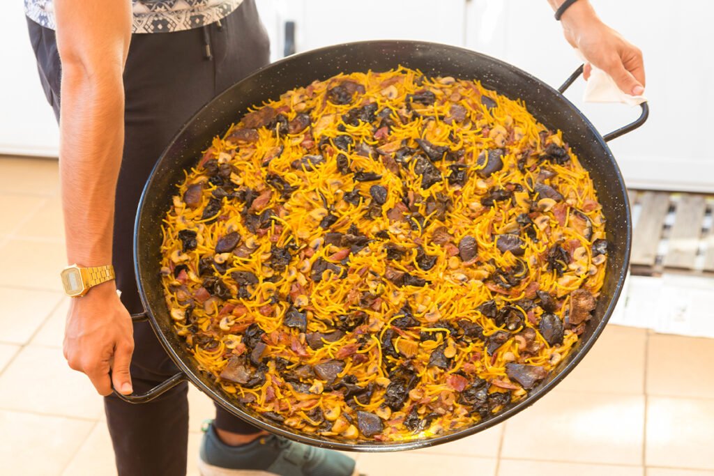 Paellera, specjalna patelnia do przygotowywania paelli