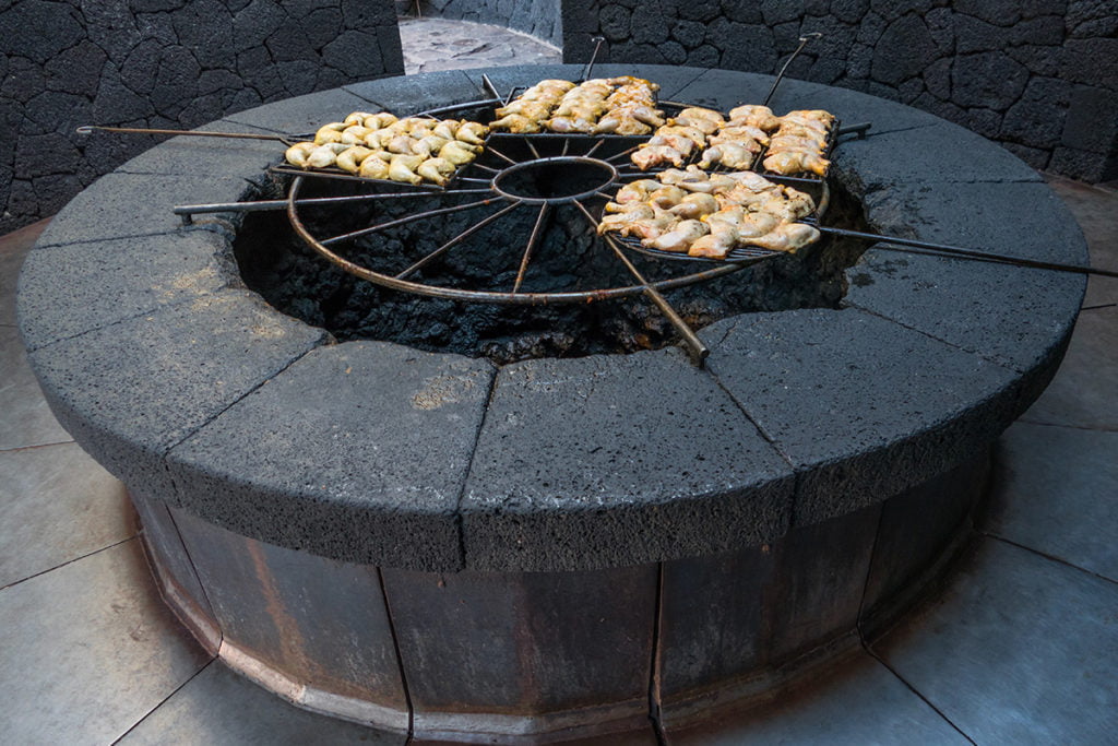 W restauracji El Diablo dania podgrzewane są nad wulkanicznym kraterem!