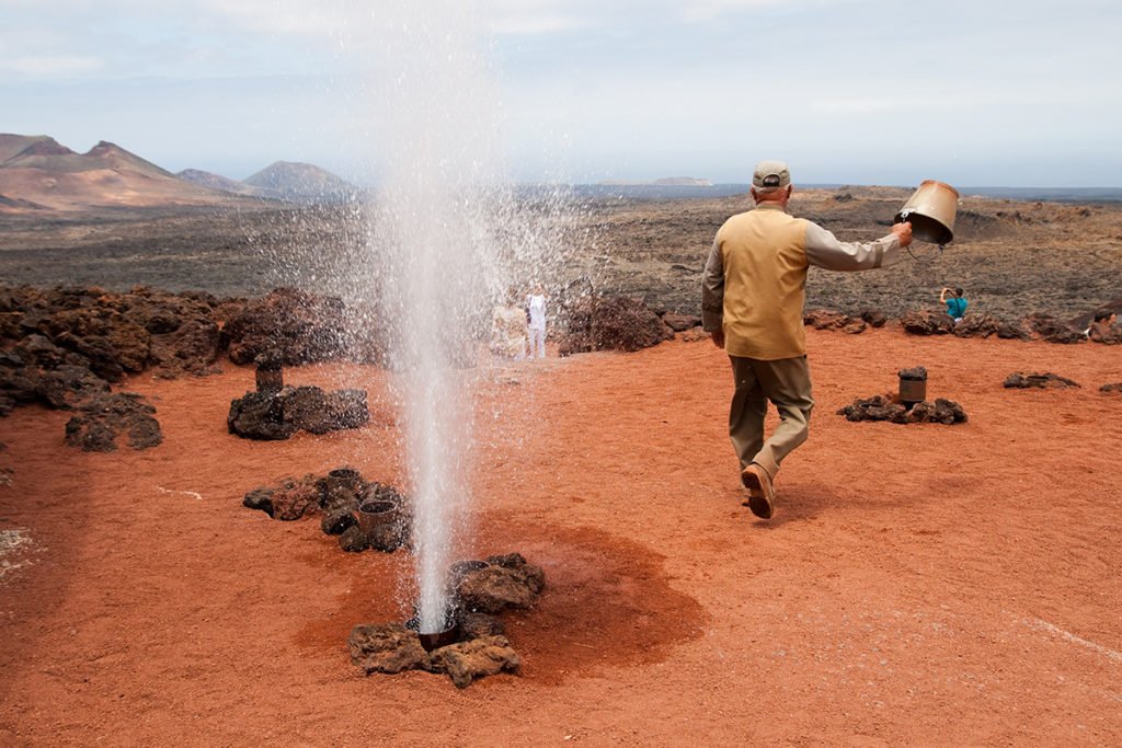 Pokazy geotermalne w Parku Narodowym Timanfaya, Lanzarote