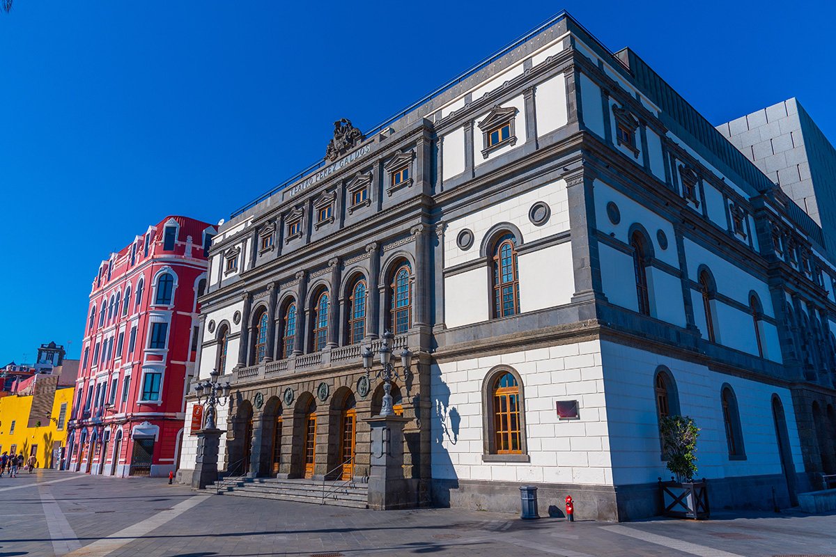 Miasto posiada wiele zabytkowych budowli, a jedna z nich to gmach Teatro Pérez Galdós