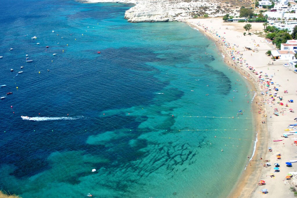 Playa de Agua Amarga ro jedna z najlepszych plaż do wypoczynku z czworonogami - Plaże w Alicante