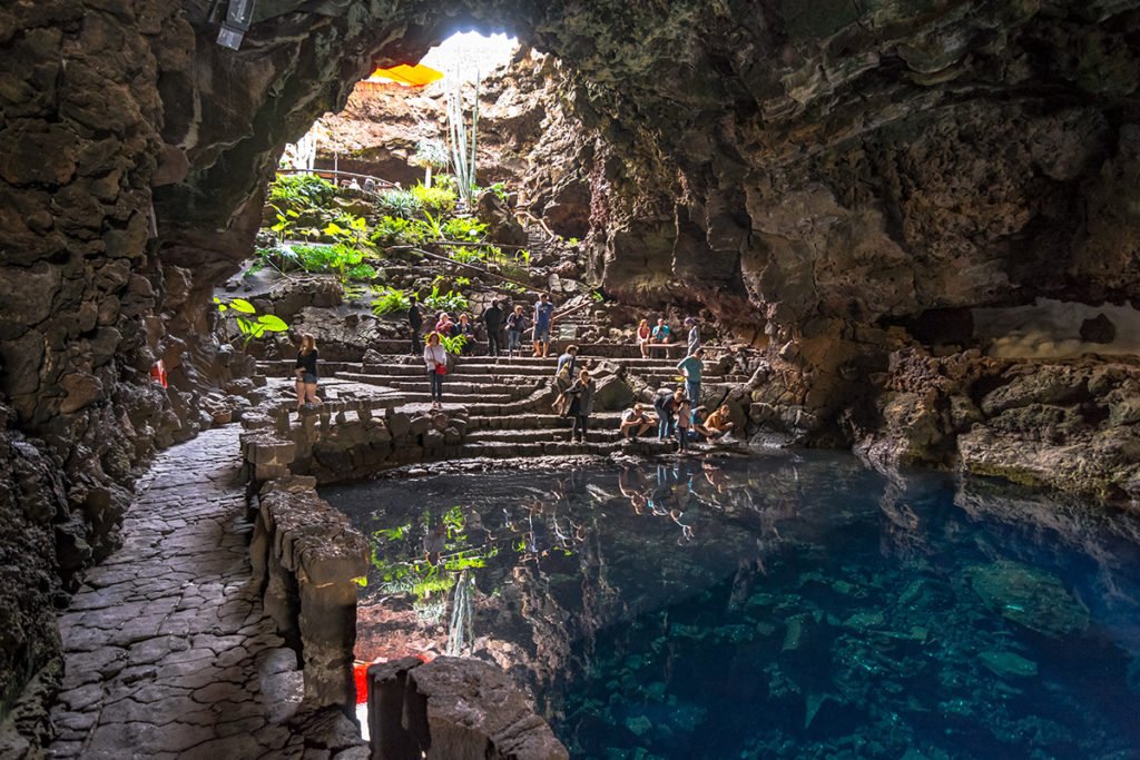 Jaskinia składa się z trzech głównych grot: Jameo Chico, Jameo Grande, Jameo de la Cazuela.
