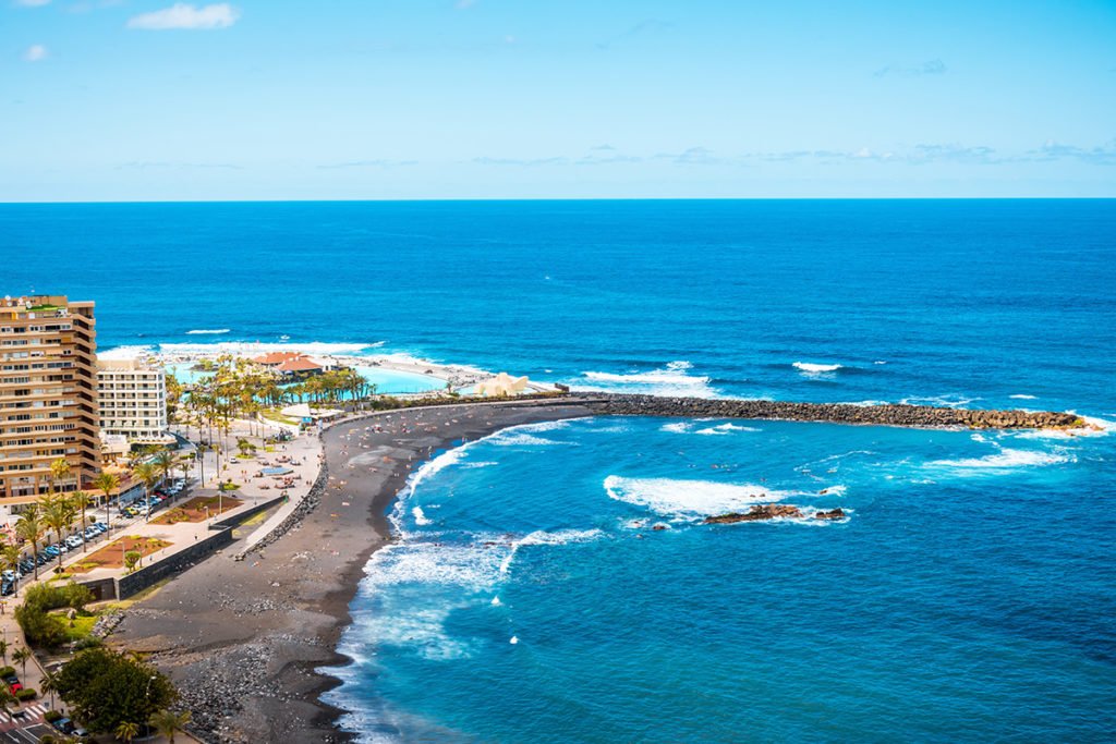 Playa Martiánez - tutaj możesz uprawiać popularne sporty wodne, np. surfowanie