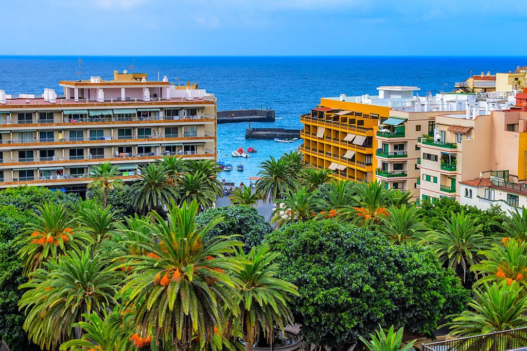 Skwer na Plaza Charco - widok z lotu ptaka w ciągu dnia