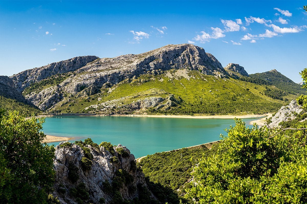 Jezioro Embassament de Cuber w górach Serra de Tramuntana, Majorka