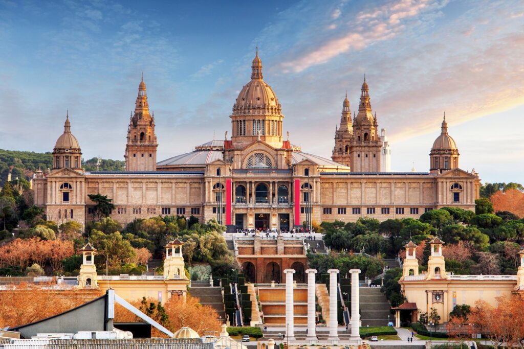 Palau Nacional na Montjuïc to siedziba Narodowego Muzeum Sztuki Katalonii
