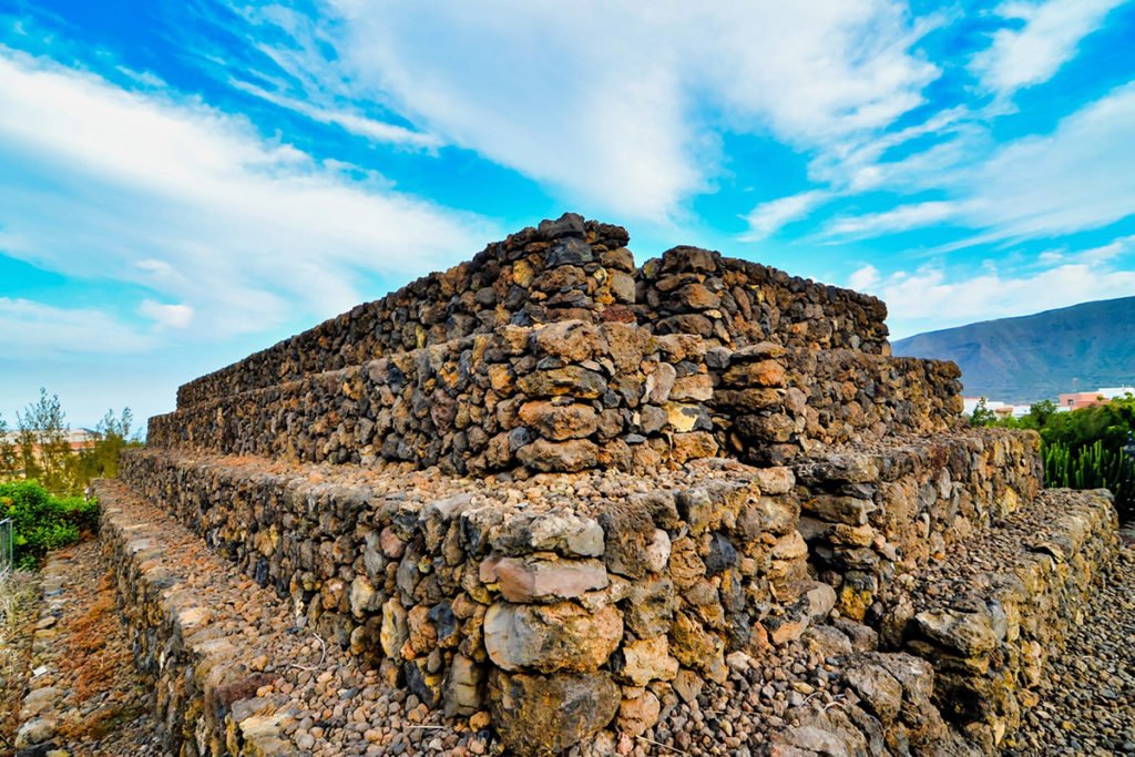 Zanim odkryto piramidy w Güímar (Pirámides de Güímar), sądzono że są to przypadkowe kupy kamieni