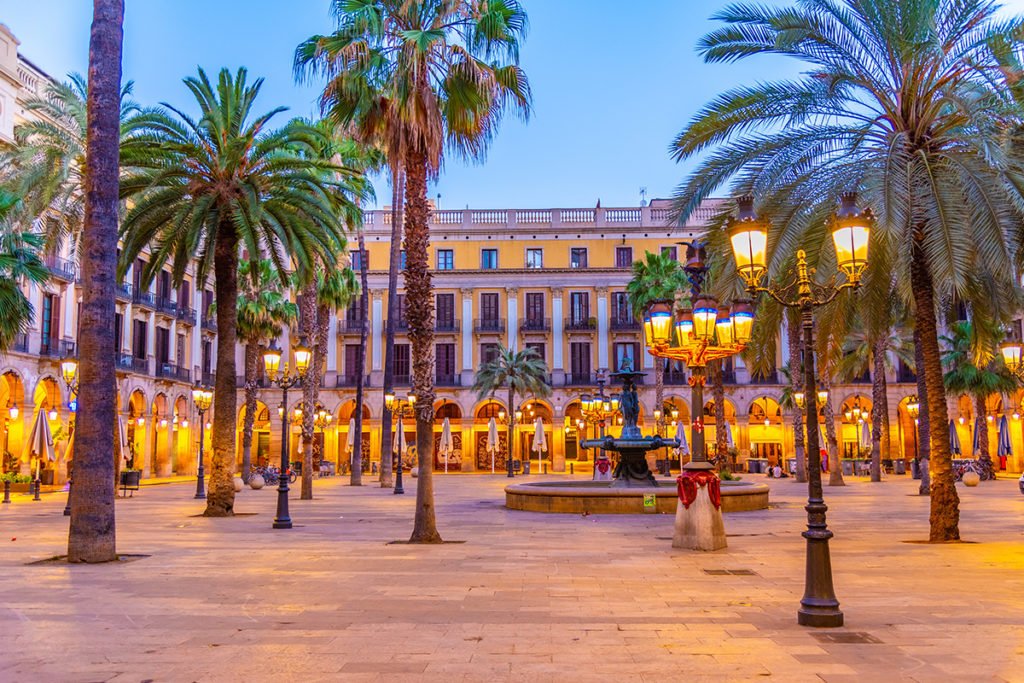 Plac Królewski (Plaza Real) w Barcelonie