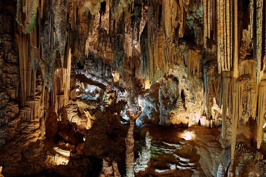 Jaskinia Cueva de Nerja i największy stalagnat na świecie