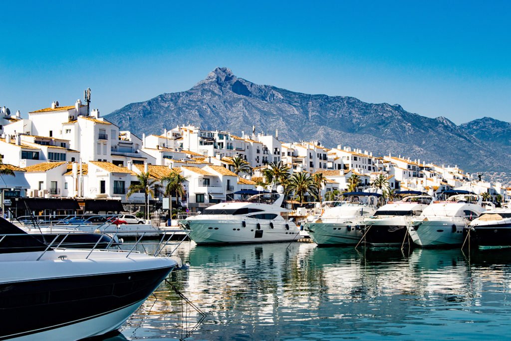 Marbella: una ciudad de esplendor, lujo y belleza clásica