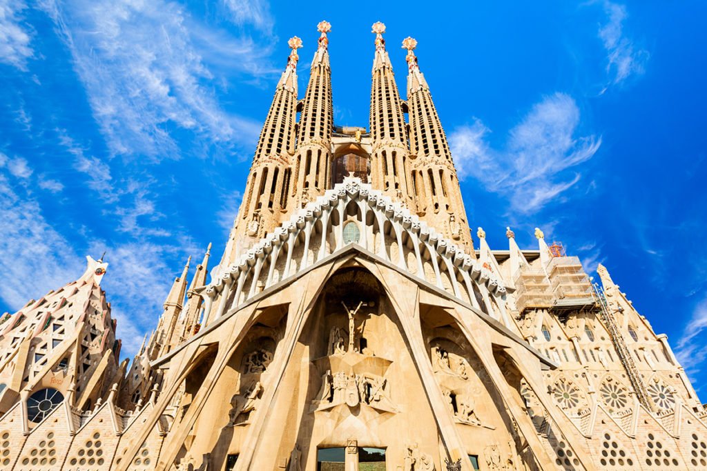 Sagrada Familia - najsłynniejsze dzieło Gaudiego w Barcelonie
