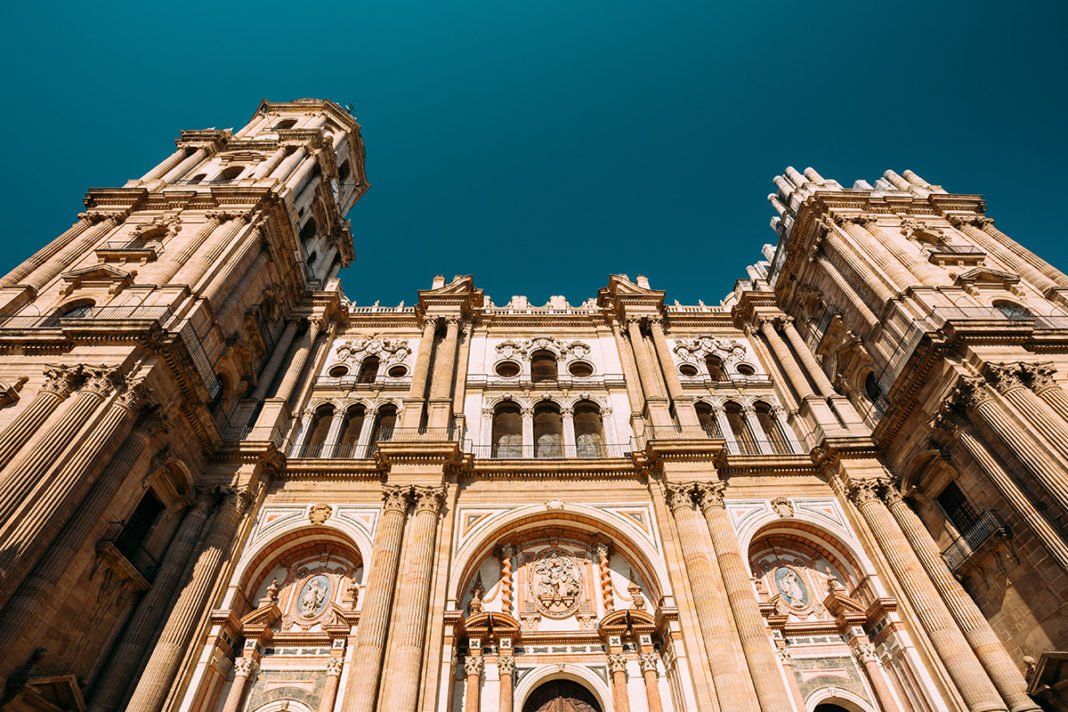 Katedra w Maladze (Catedral de Málaga) otwarta jest o każdej porze roku.