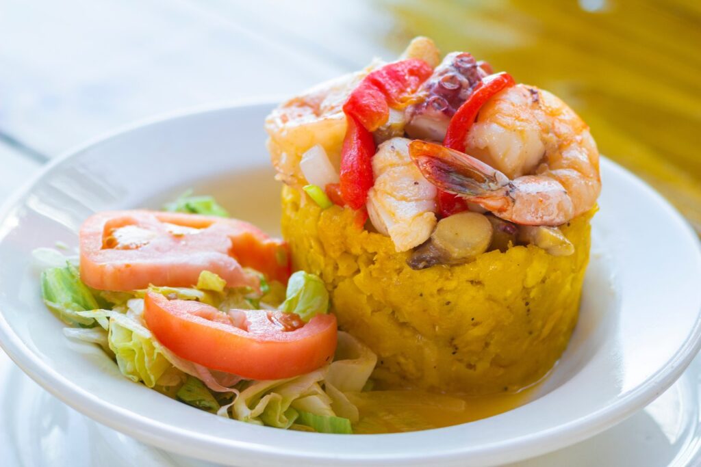 Mofongo z owocami morza to najbardziej znane danie kuchni portorykańskiej