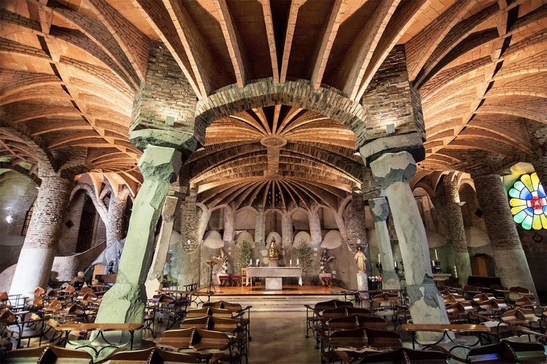 Krypta Gaudiego w Colonia Güell (Cripta Gaudi)