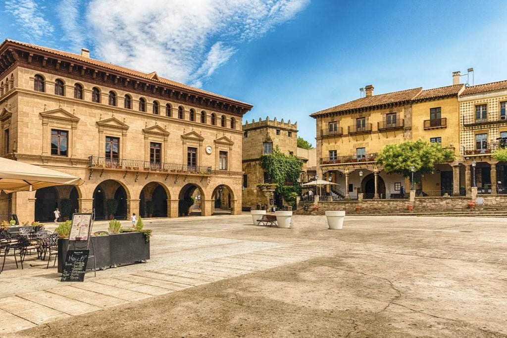 Poble Espanyol to dobre miejsce na wycieczkę z dziećmi