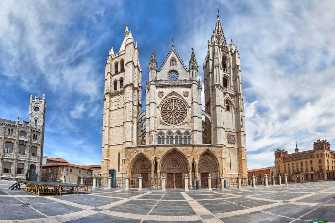 León - Katedra na placu Plaza de Regla