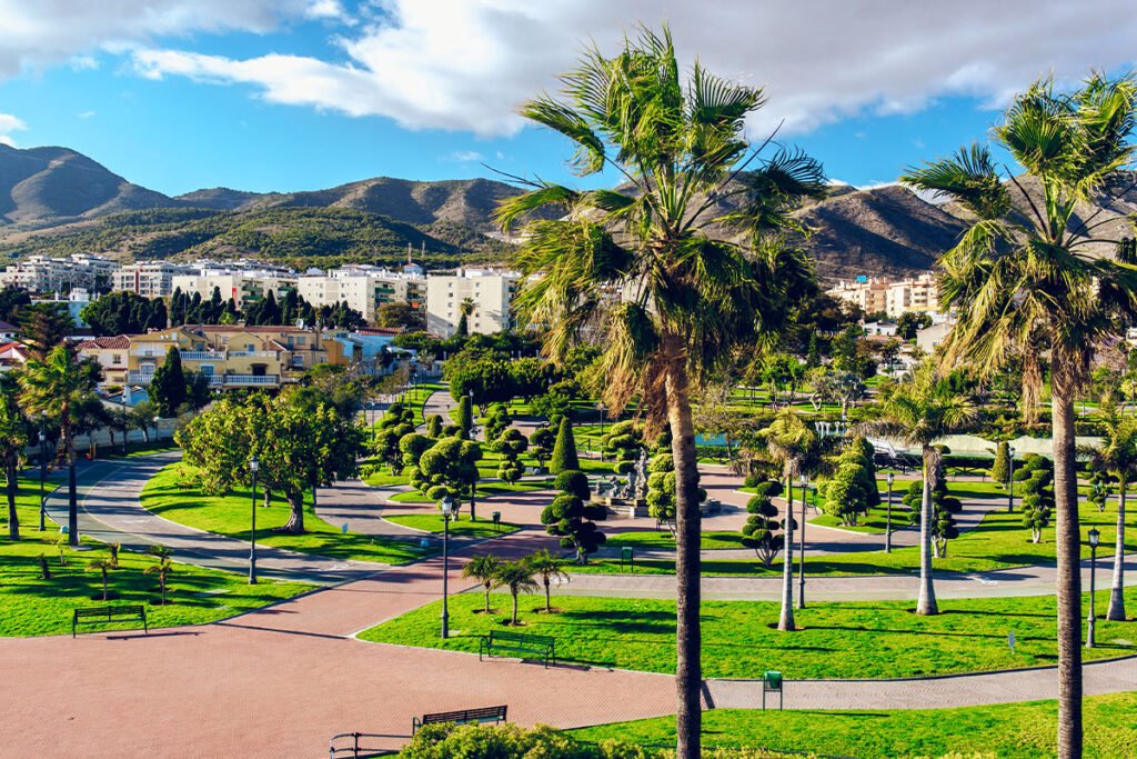 Torremolinos znane jest nie tylko z dobrych warunków do uprawiania sportów wodnych, ale także z niezwykle urokliwych miejsc, takich jak to - Parque de la Batería