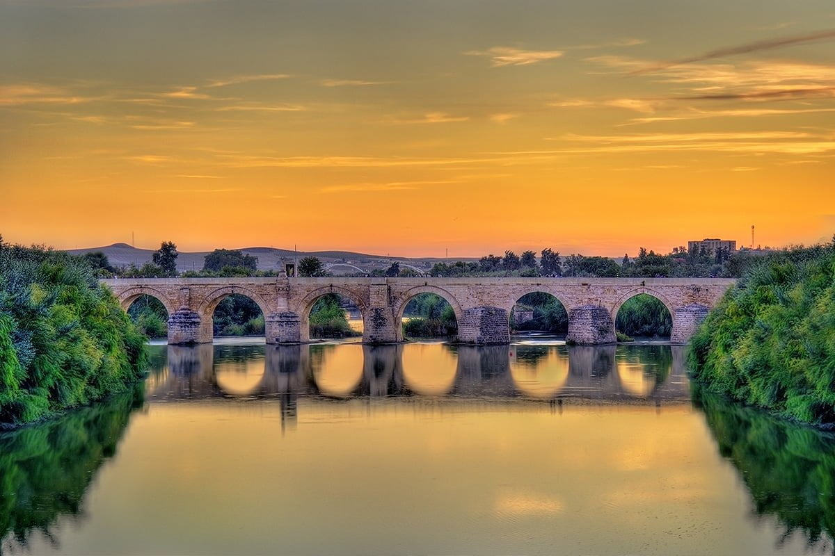 Most rzymski nad rzeką Gwadalkiwir w Kordobie