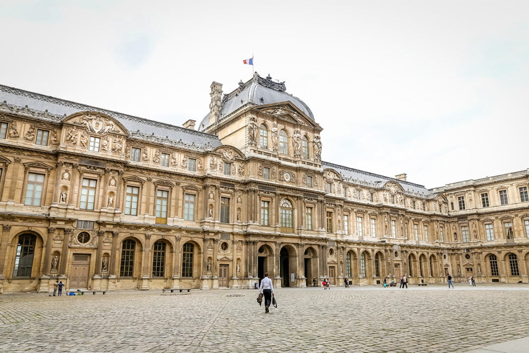Muzeum Luwr w Paryżu to jedno z największych muzeów na świecie