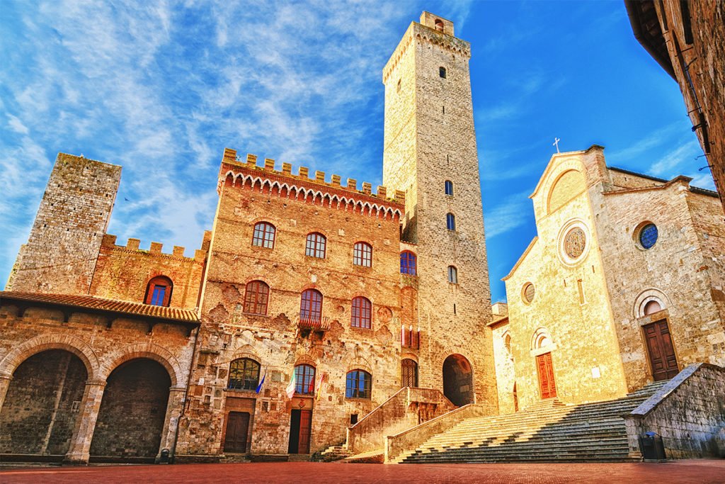 Piazza del Duomo w San Gimignano