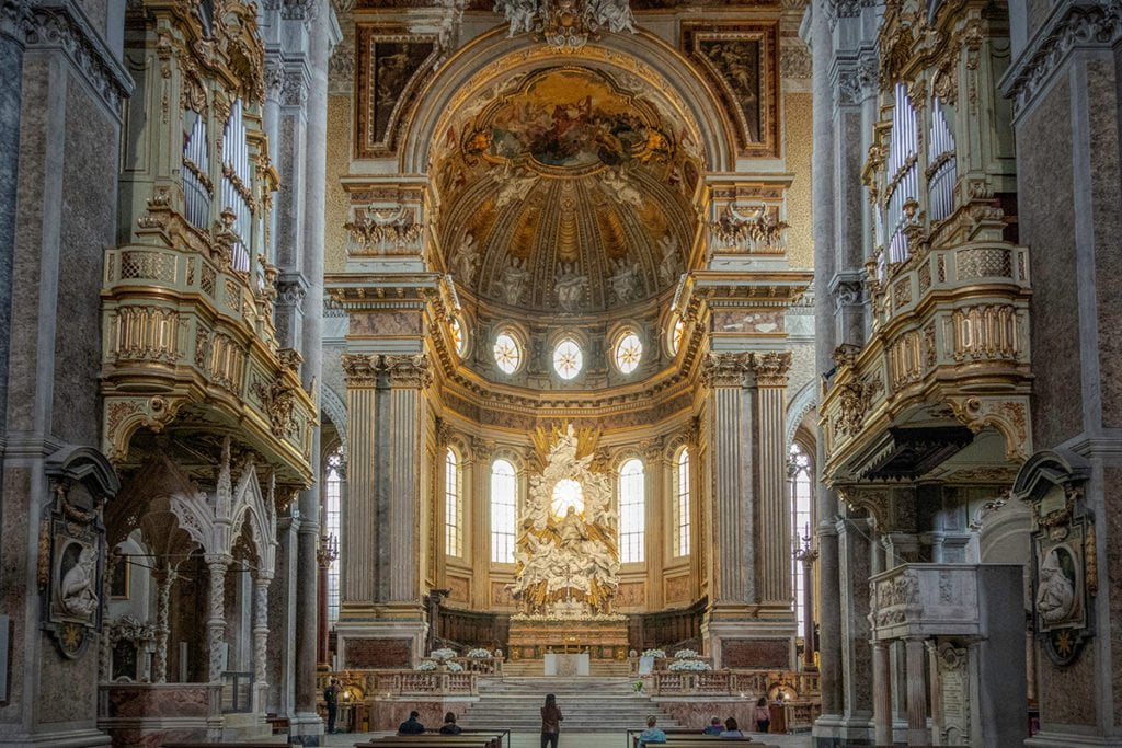 Wnętrze Katedry w Neapolu