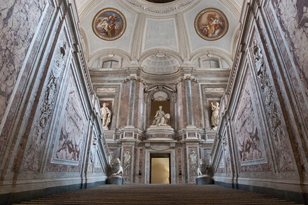 Wnętrze pałacu w Casercie