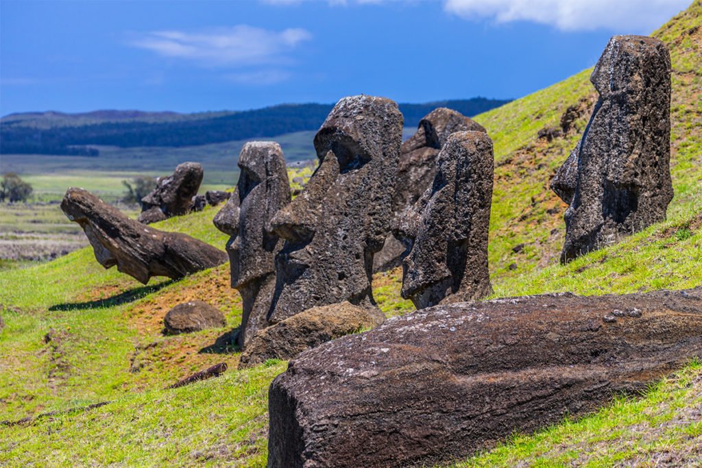 Posągi moai na Wyspie Wielkanocnej