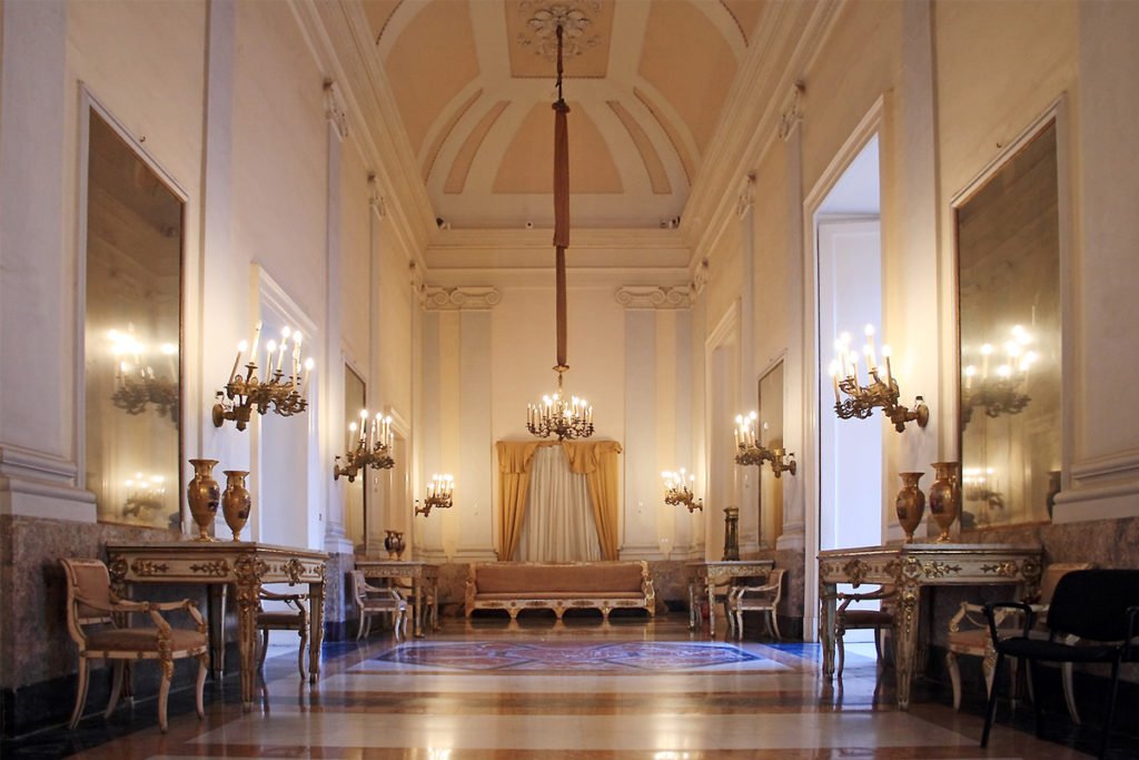 Wnętrza Pałacu Królewskiego w Neapolu