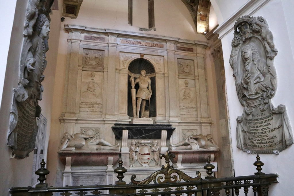 Boczna kaplica kościoła Sant'Anna dei Lombardi