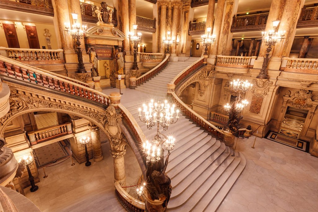 Le Palais Garnier w Paryżu to jedna z najsłynniejszych oper na świecie