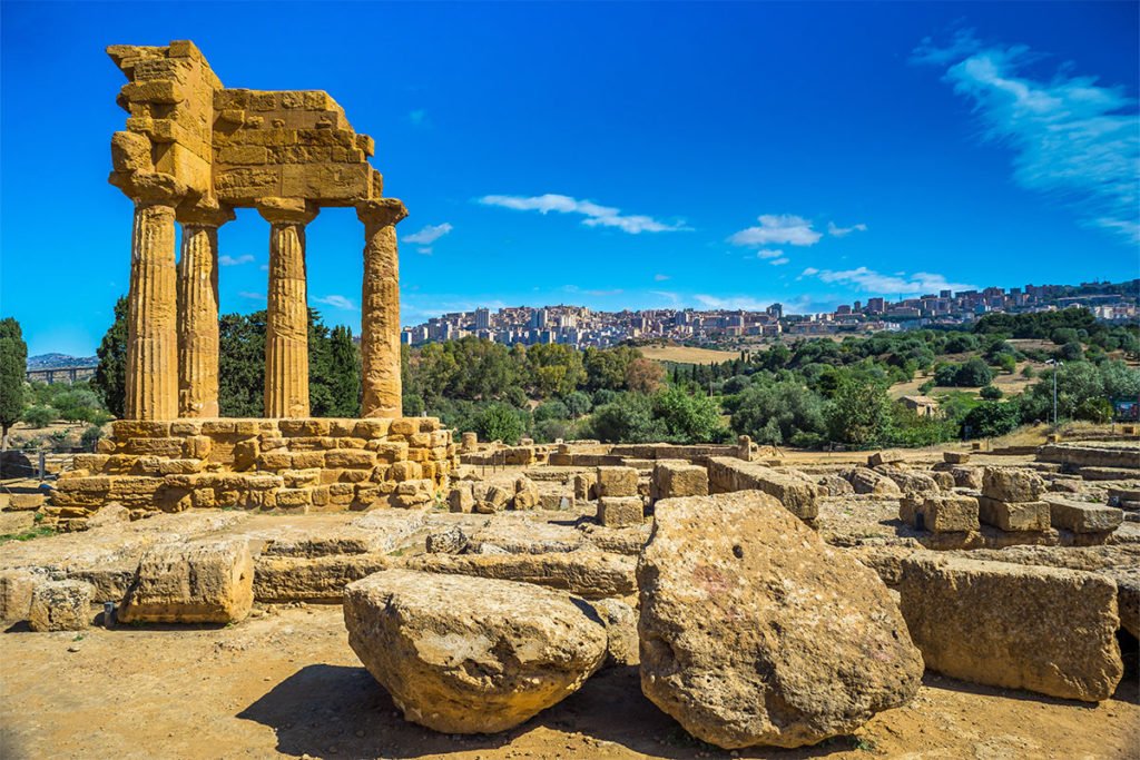 Będąc w okolicy Agrigento zobaczcie Dolinę świątyń i pobliski Park Archeologiczny