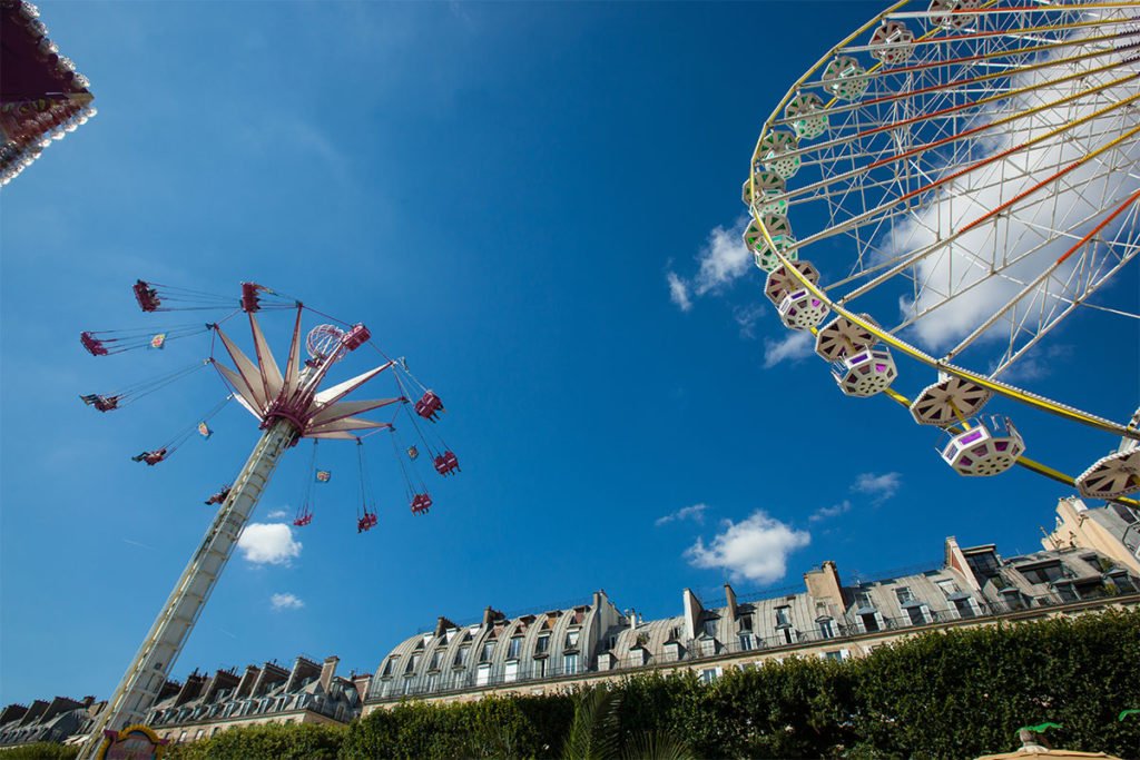 Wesołe miasteczko w Jardin des Tuileries