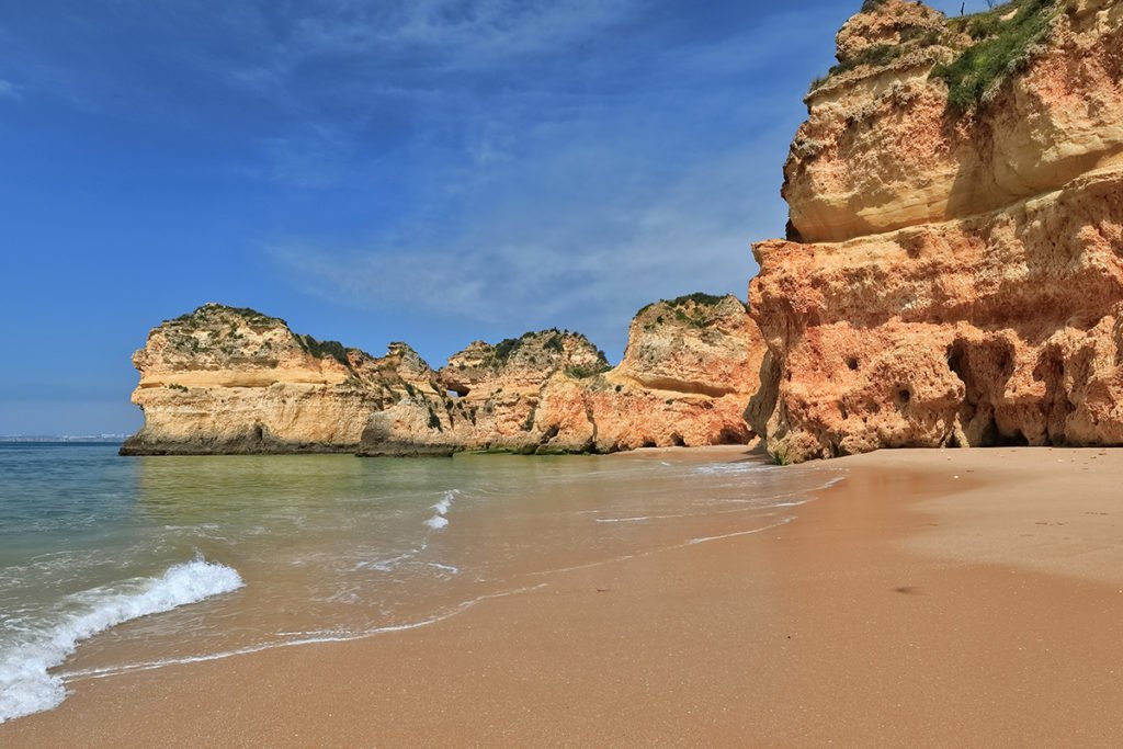 Skalista plaża Prainha