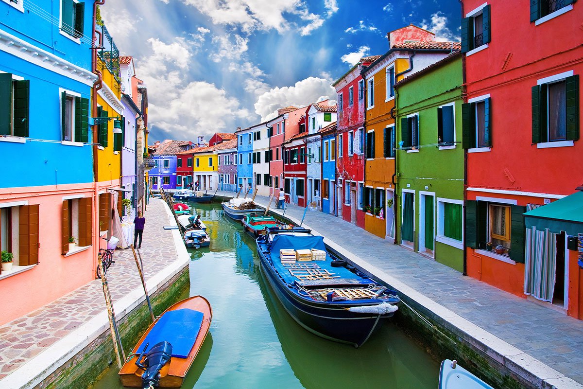 Zwiedzanie Wenecji warto połączyć z wizytą na wysepce San Giorgio Maggiore czy w kolorowym Burano