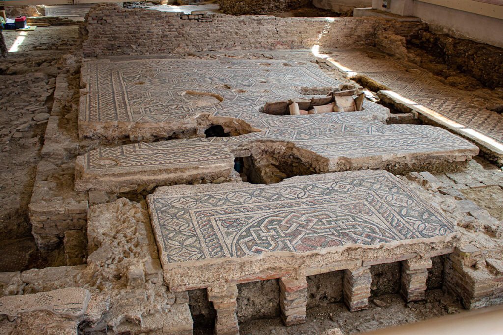 Znajdujące się przy muzeum stanowisko archeologiczne skrywa drogocenne skarby z czasów starożytnego Rzymu