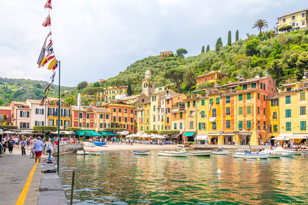 La Piazzetta di Portofino reprezentuje miasto na większości pocztówek