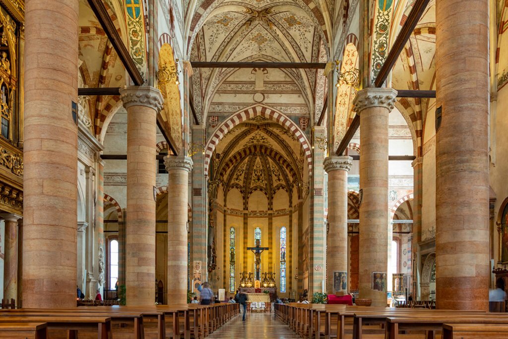 Choć najważniejszy kościół miasta Werona to centralna katedra, nie brak tam także innych świątyni. Na zdjęciu: Basilica di Santa Anastasia