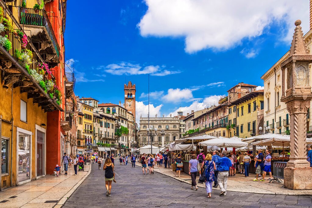 Piazza delle Erbe, czyli Plac Ziół to najważniejszy plac w historycznym centrum miasta