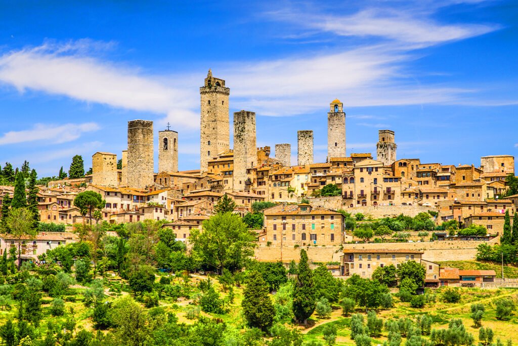 San Gimignano jest punktem obowiązkowym dla kochających małe wioski turystów