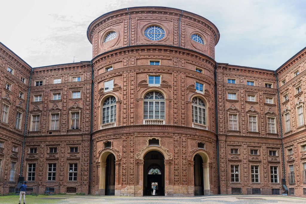 Zwiedzając główne zabytki Turynu warto odwiedzić także Muzeum Egipskie w Turynie