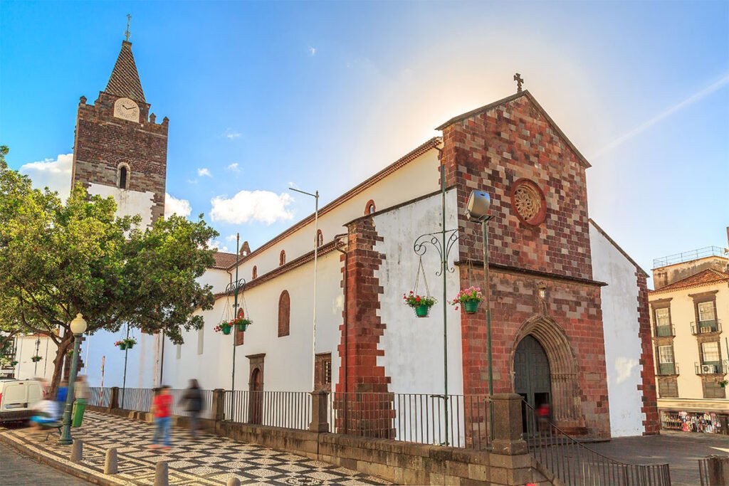 Odkrywając stare miasto Funchal koniecznie zajrzyjcie do katedry